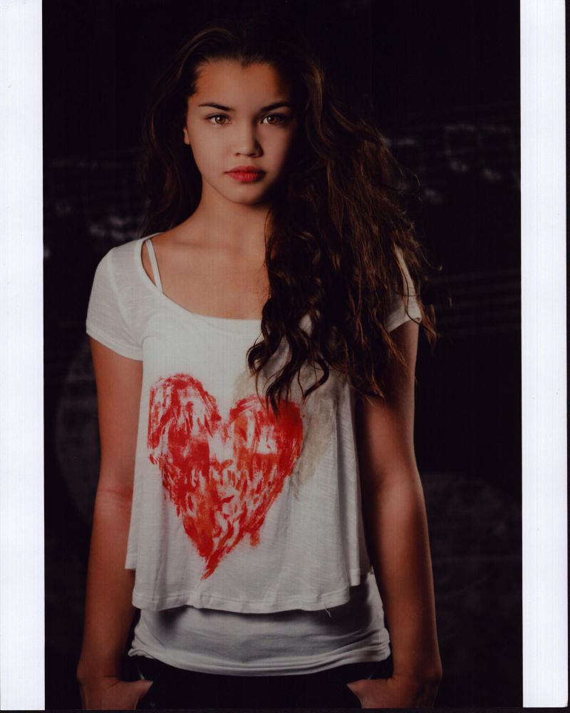 Paris Berelc photo print in white top with red heart