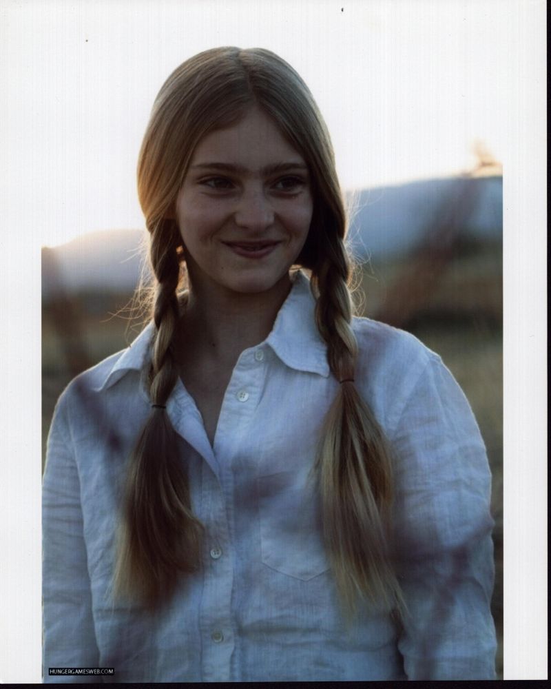 Willow Shields photo print with braids, 8x10