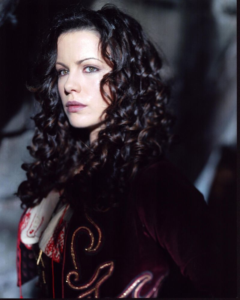 Kate Beckinsale in Velvet Jacket from Van Helsing Photo Print