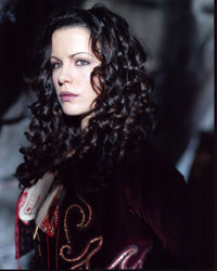 Kate Beckinsale in Velvet Jacket from Van Helsing Photo Print