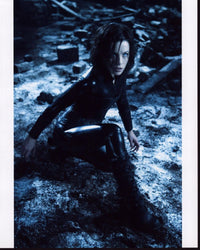 Kate Beckinsale Crouched in Underworld Photo Print