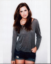 Allison Williams photo print in gray shirt and denim shorts, perfect for home decor.