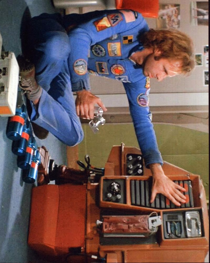 Bruce Dern Sitting on Floor with Parts in Silent Running Photo Print