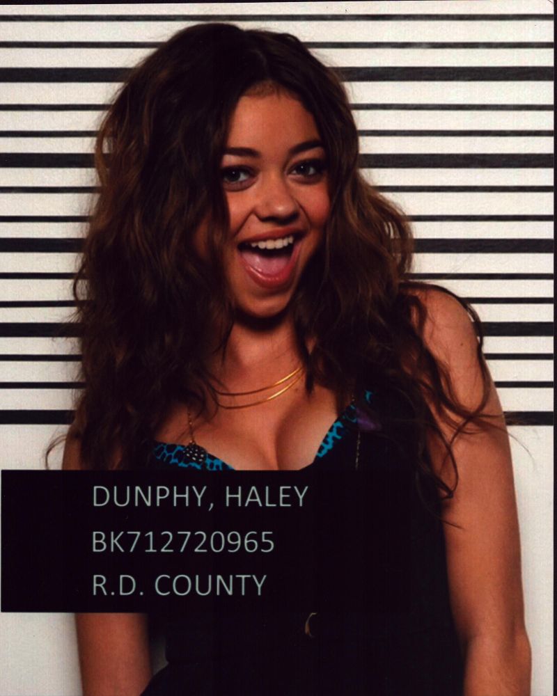 Sarah Hyland mugshot photo print from Modern Family, 8x10.