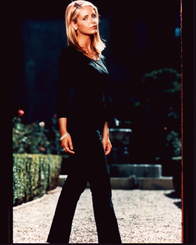 Sarah Michelle Gellar Outdoors Photo Print - Captivating image of actress in nature.