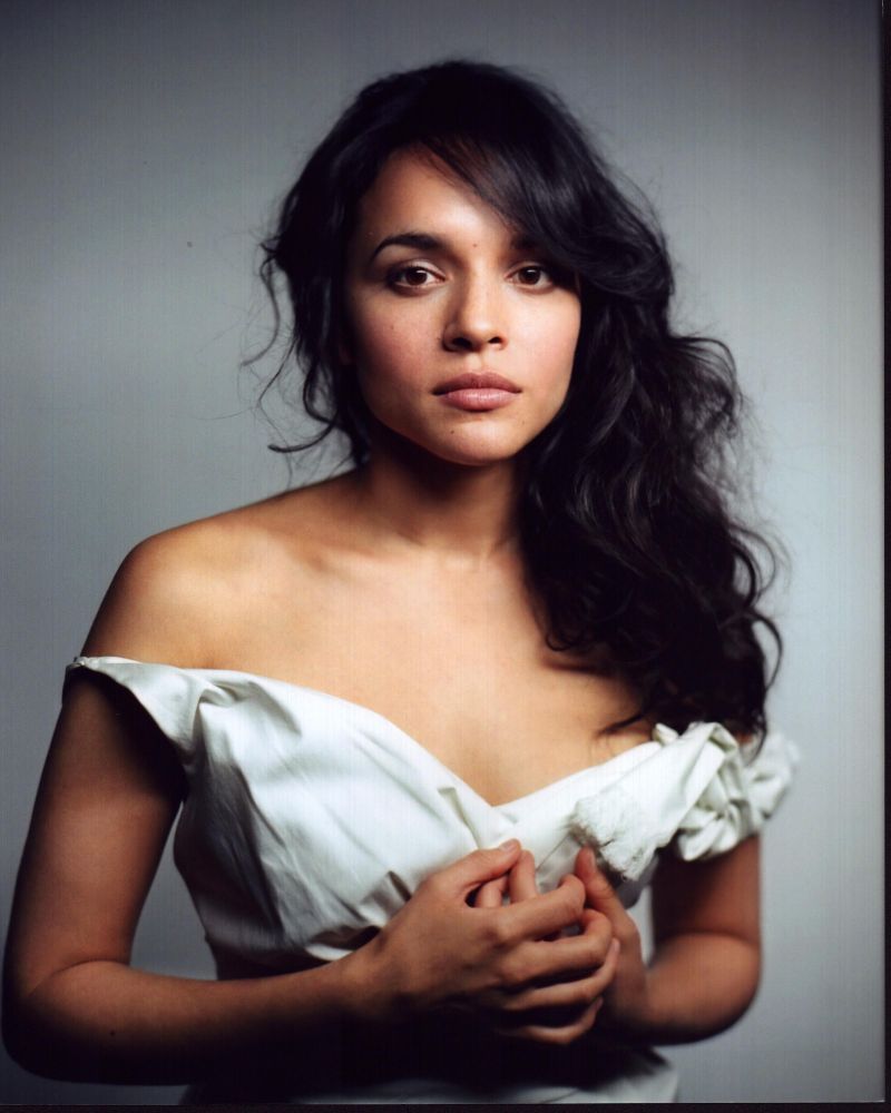 Norah Jones photo print in off shoulder white top
