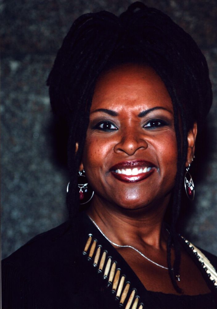 Robin Quivers photo print in black outfit, 8x10 size.