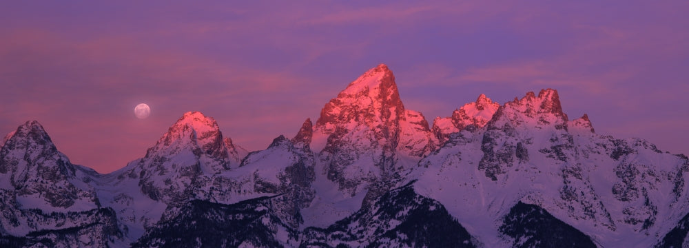 Scenic view of snow-covered Teton Range in Grand Teton National Park, Wyoming, USA.