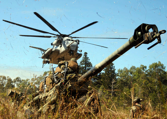 MH-53E Sea Stallion helicopter lifting M777 Howitzer poster print.