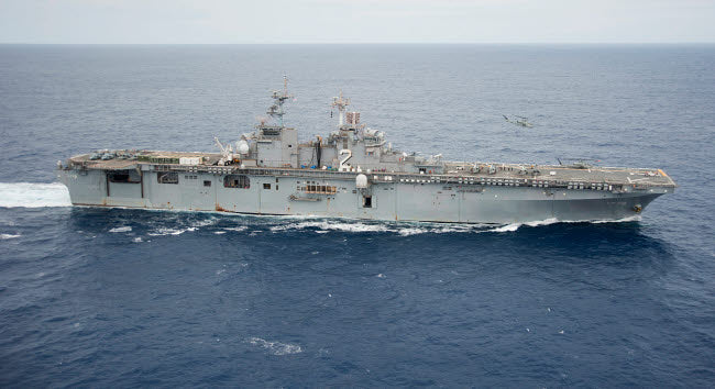 USS Essex Amphibious Assault Ship Poster Print navigating the Pacific Ocean.