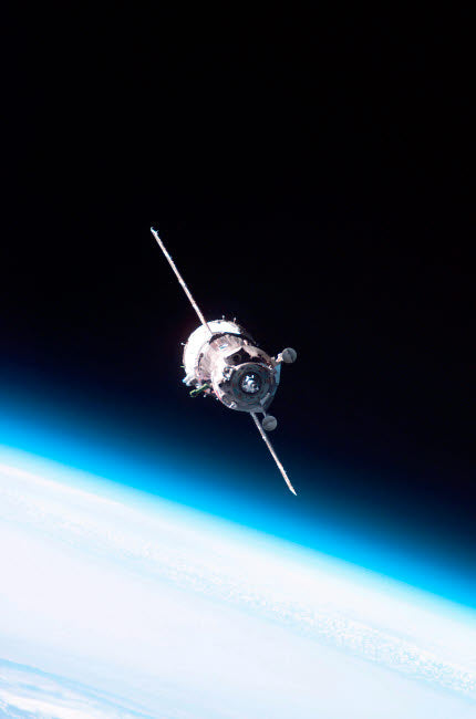 Soyuz TMA-6 spacecraft poster print with Earth's horizon and space background.