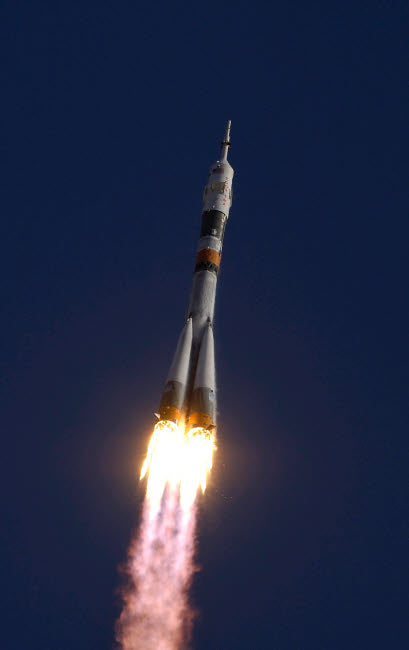 Soyuz TMA-9 Spacecraft Poster Print showcasing space exploration.