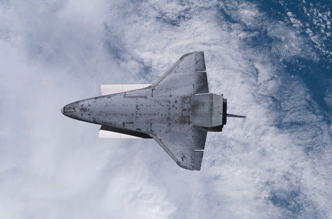 Space Shuttle Endeavour Poster Print showcasing the iconic spacecraft.