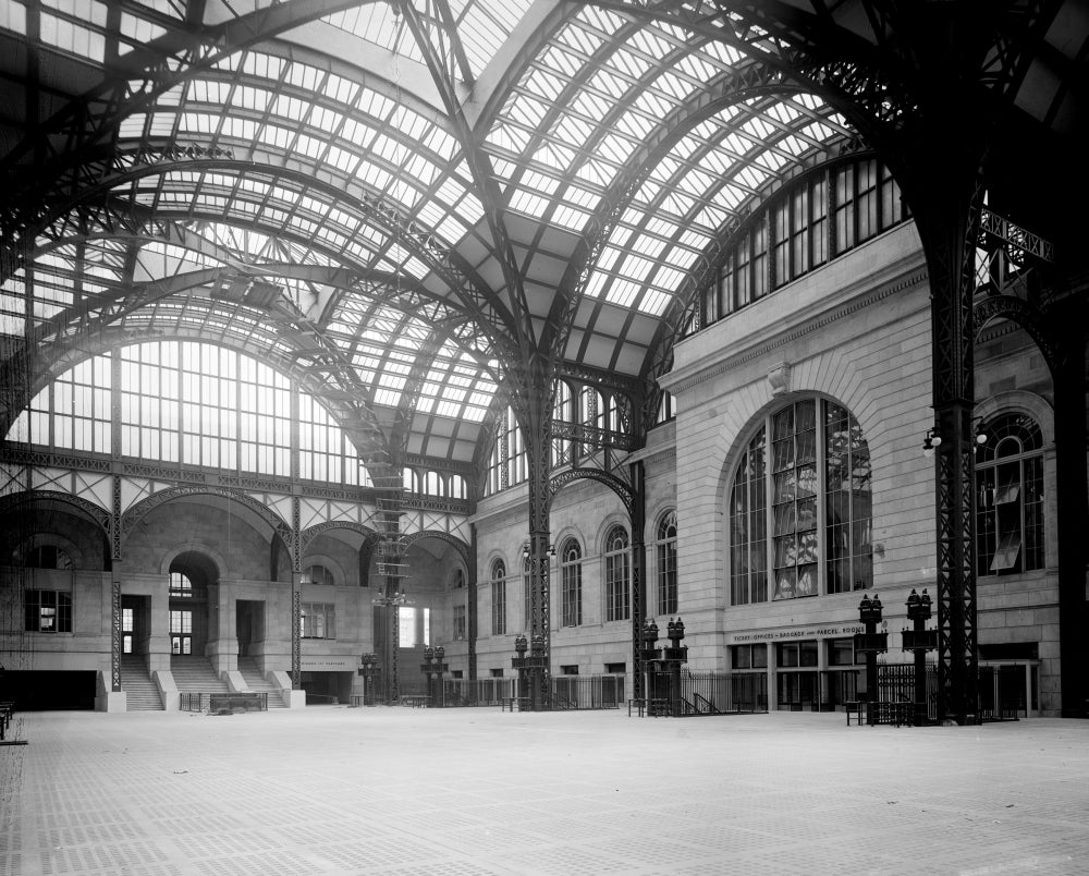 NYC Pennsylvania Station 1910-20 Poster Print by Science Source