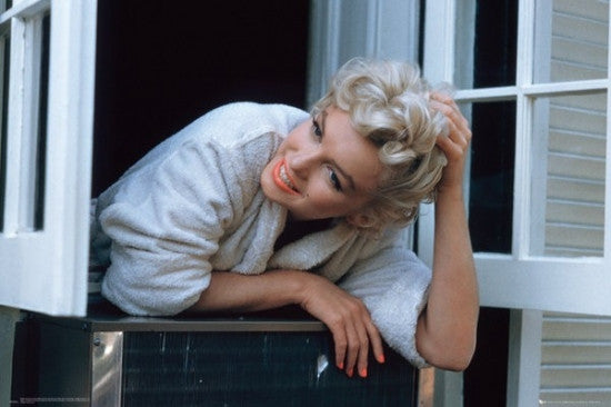 Marilyn Monroe Window Ledge Poster Print - 36x24