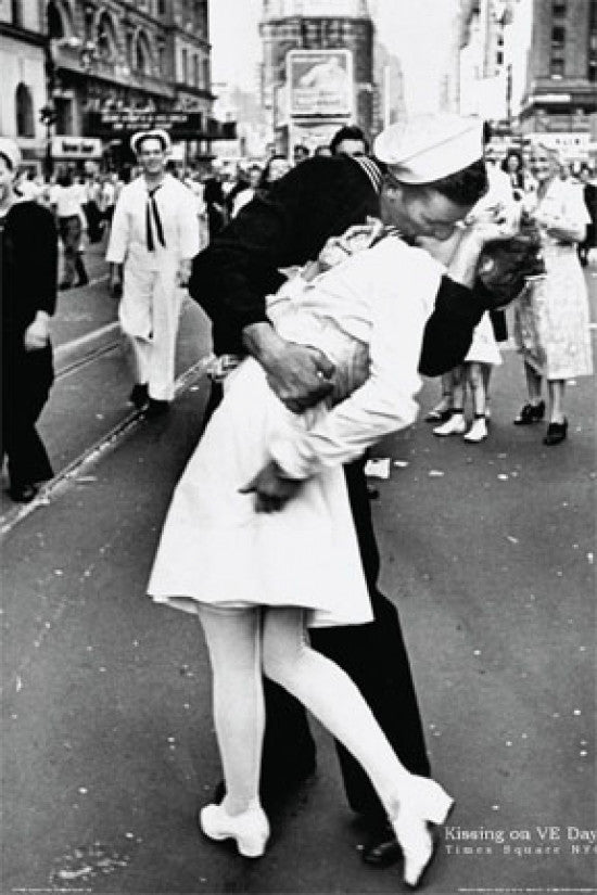 Sailors Kiss VJ Day NYC Poster Print - 24x36 Rolled Poster