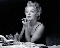 Marilyn Monroe Mirror Poster Print - 34x22
