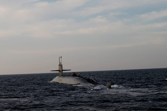 USS Maryland Ballistic Missile Submarine Atlantic Ocean Poster Print by Stocktrek Images