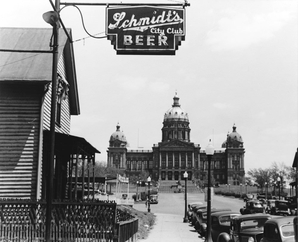 Iowa: Des Moines, 1940 – Historic Photograph of the State Capitol by John Vachon