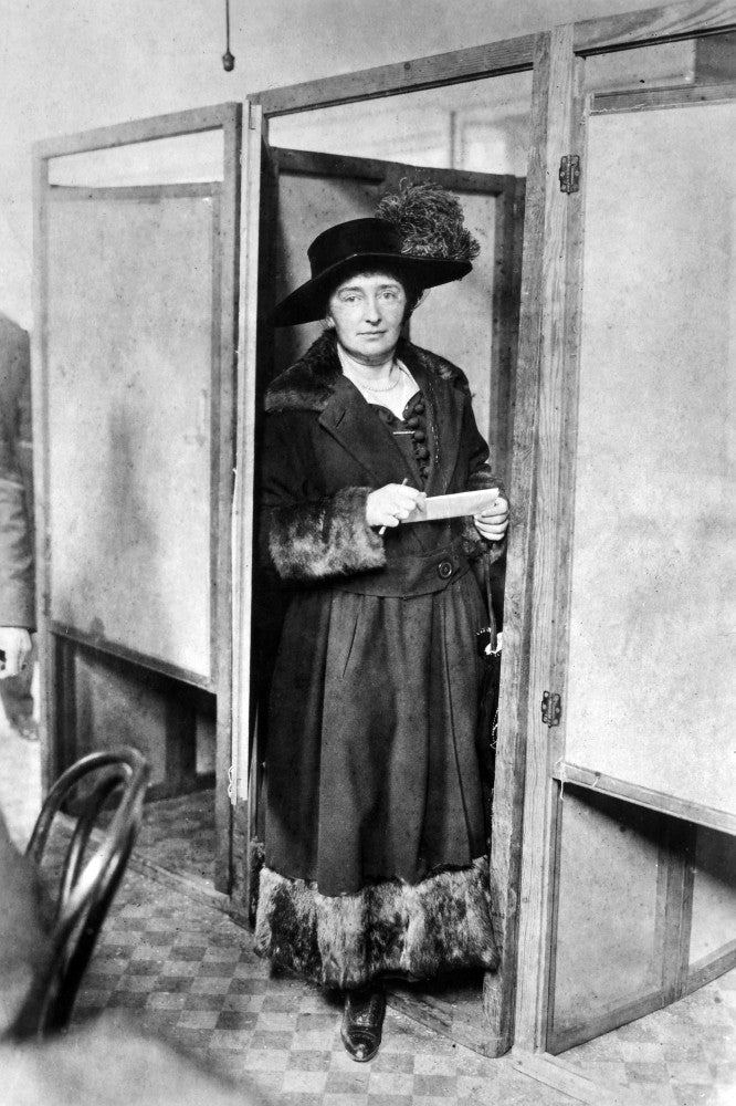 Woman Voting in 1920 - Historical Photograph Print by Granger Collection