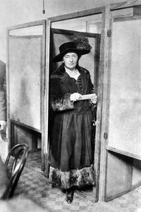 Woman Voting in 1920 - Historical Photograph Print by Granger Collection