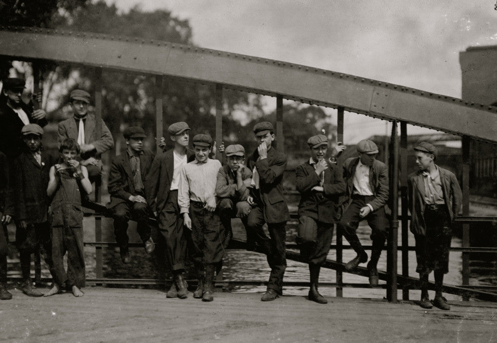 Millworkers at the Washington Mill in Lawrence, Massachusetts Fine Art Print