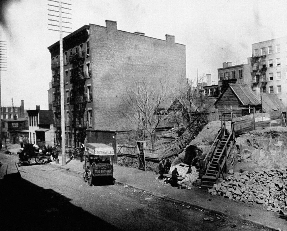 Nyc: Tenement Life, 1900 - Hell's Kitchen Photograph Print by Jacob Riis
