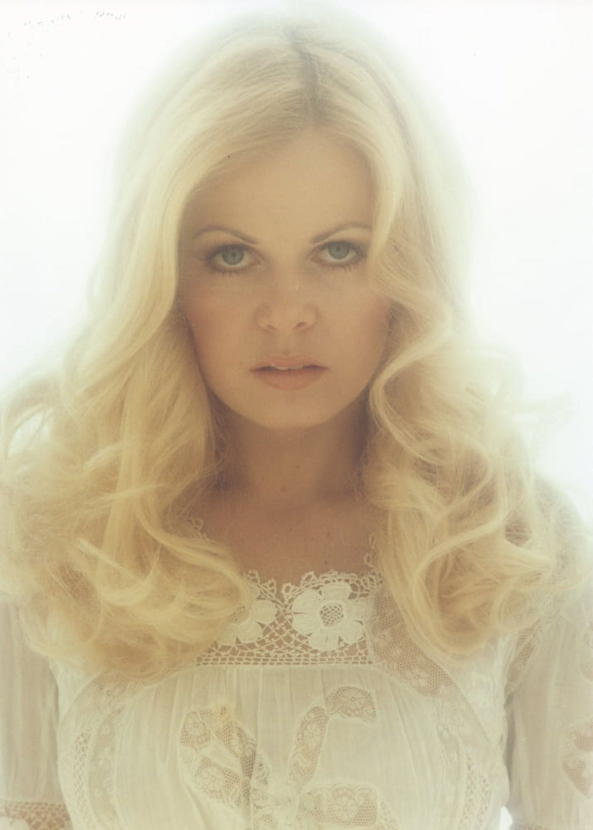Sally Struthers posed portrait photo print in white dress