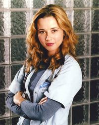 Linda Cardellini posed in doctor uniform photo print