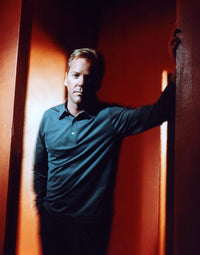 Kiefer Sutherland Leaning On Wall Photo Print