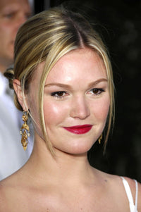 Julia Stiles at The Bourne Ultimatum Premiere Photo Print