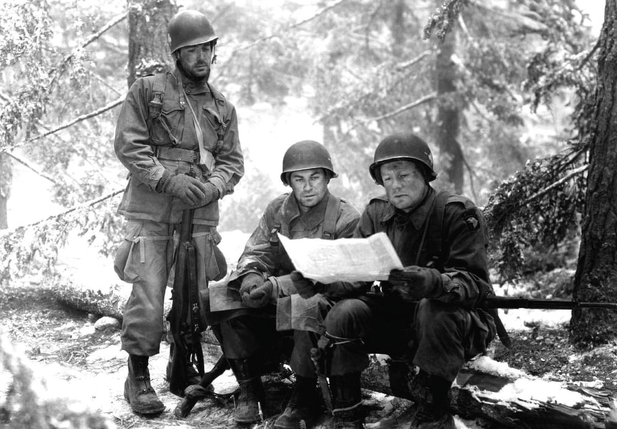 Battleground movie photo print featuring John Hodiak and Van Johnson