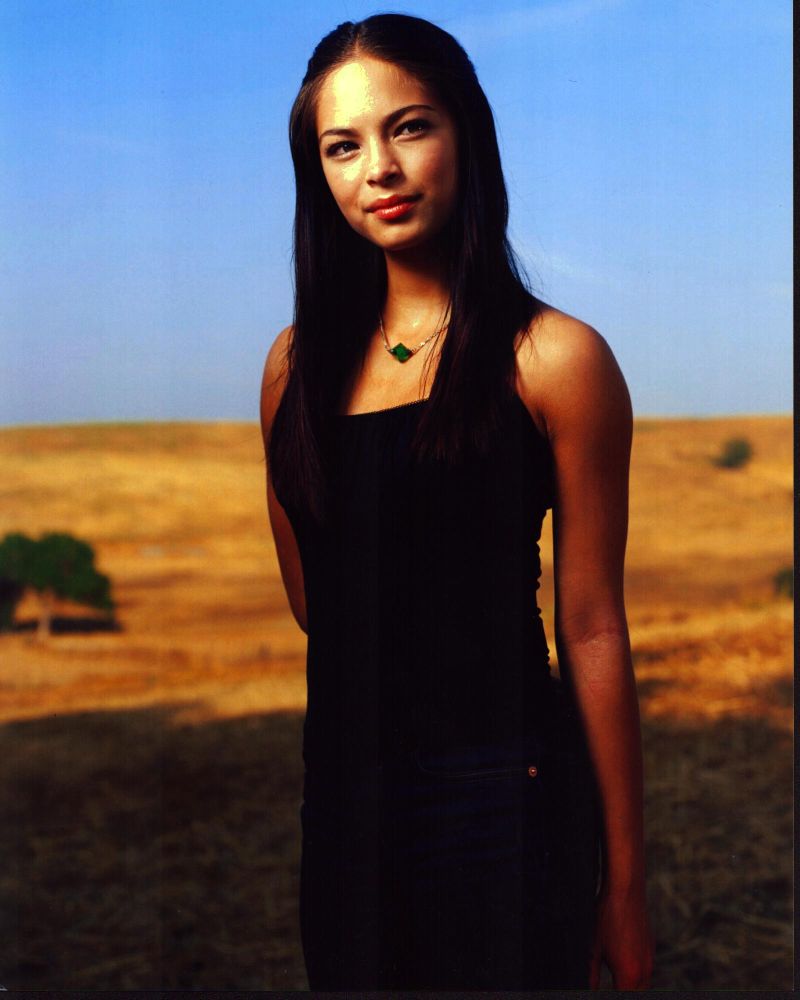 Kristin Kreuk in Field Smallville Photo Print 8x10