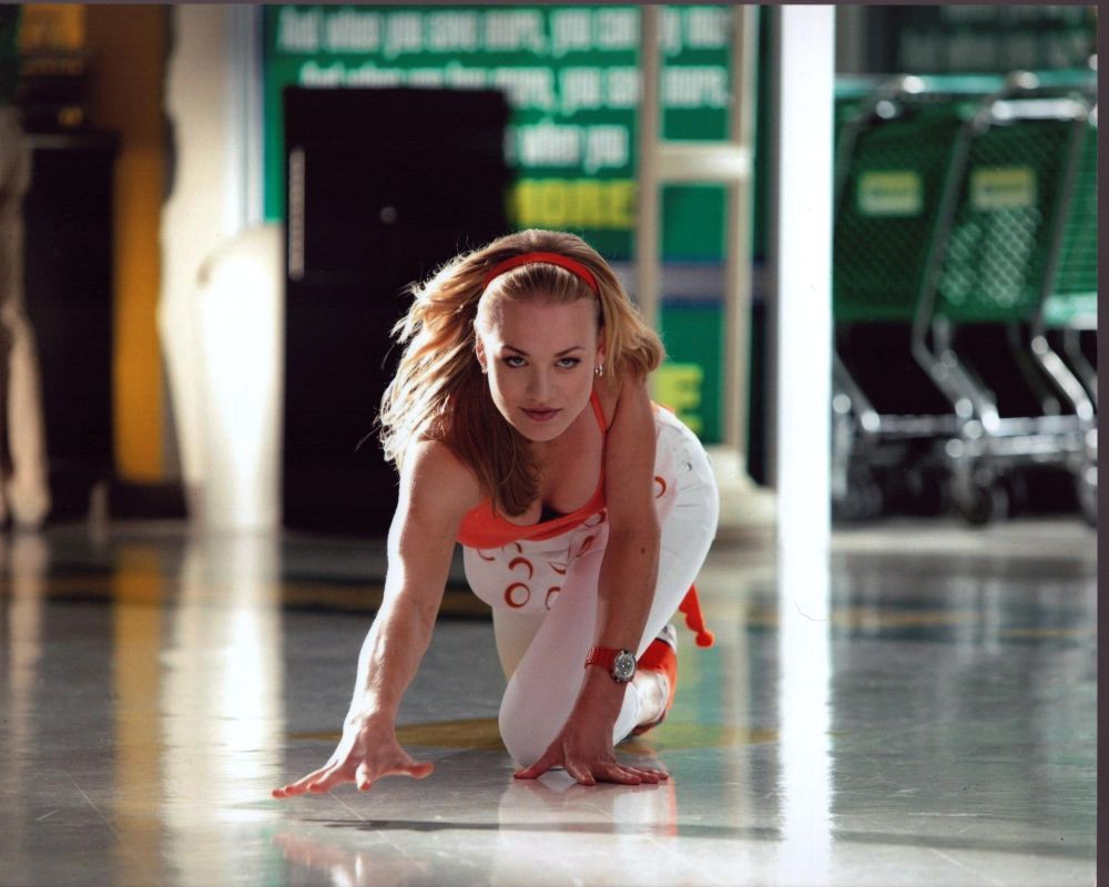 Yvonne Strahovski Crawling Photo Print - 8x10